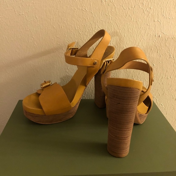 Tory Burch Brown Wooden Heeled Platforms - Picture 7 of 8